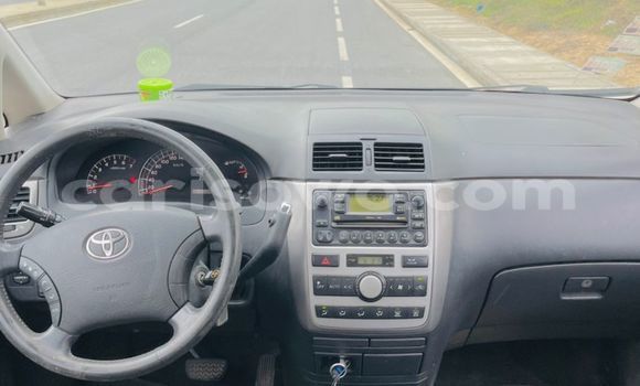 Sayi Na hannu Toyota Avensis Verso Azurfa Mota in Abomey Calavi a Benin Sayi Na hannu Toyota Avensis Verso Azurfa Mota in Abomey Calavi a Benin