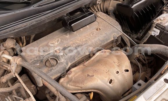 Sayi Na hannu Toyota Avensis Verso Azurfa Mota in Abomey Calavi a Benin Sayi Na hannu Toyota Avensis Verso Azurfa Mota in Abomey Calavi a Benin