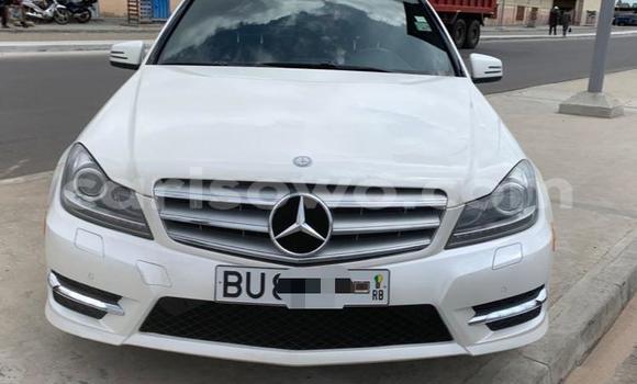 Ra Àlòkù Mercedes-Benz C-klasse funfun Ọkọ̀ in Cotonou ni Benin Ra Àlòkù Mercedes-Benz C-klasse funfun Ọkọ̀ in Cotonou ni Benin