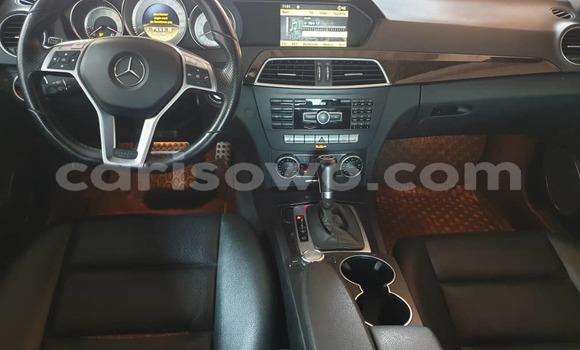 Ra Àlòkù Mercedes-Benz C-klasse funfun Ọkọ̀ in Cotonou ni Benin Ra Àlòkù Mercedes-Benz C-klasse funfun Ọkọ̀ in Cotonou ni Benin