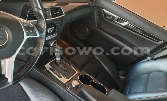 Ra Àlòkù Mercedes-Benz C-klasse funfun Ọkọ̀ in Cotonou ni Benin Ra Àlòkù Mercedes-Benz C-klasse funfun Ọkọ̀ in Cotonou ni Benin