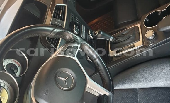Ra Àlòkù Mercedes-Benz C-klasse funfun Ọkọ̀ in Cotonou ni Benin Ra Àlòkù Mercedes-Benz C-klasse funfun Ọkọ̀ in Cotonou ni Benin