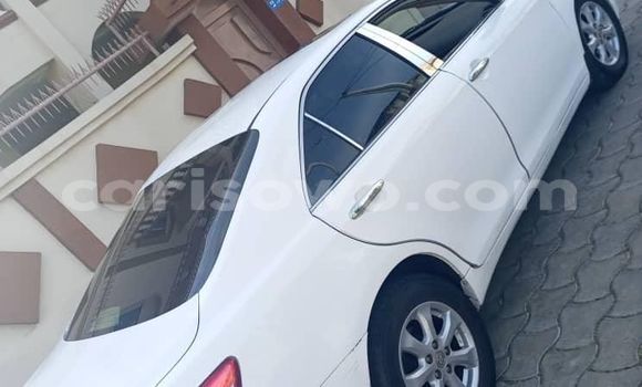 Ra Àlòkù Toyota Camry funfun Ọkọ̀ in Cotonou ni Benin Ra Àlòkù Toyota Camry funfun Ọkọ̀ in Cotonou ni Benin