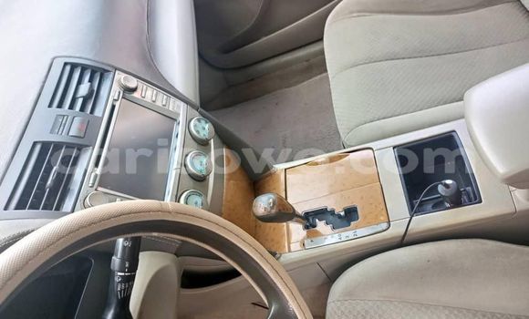 Ra Àlòkù Toyota Camry funfun Ọkọ̀ in Cotonou ni Benin Ra Àlòkù Toyota Camry funfun Ọkọ̀ in Cotonou ni Benin