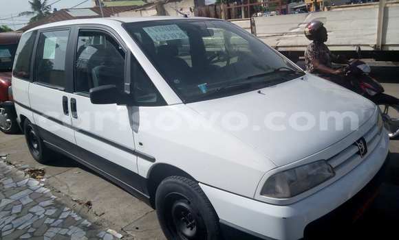 Acheter Occasion Voiture Peugeot 806 Blanc à Cotonou au Benin Acheter Occasion Voiture Peugeot 806 Blanc à Cotonou au Benin