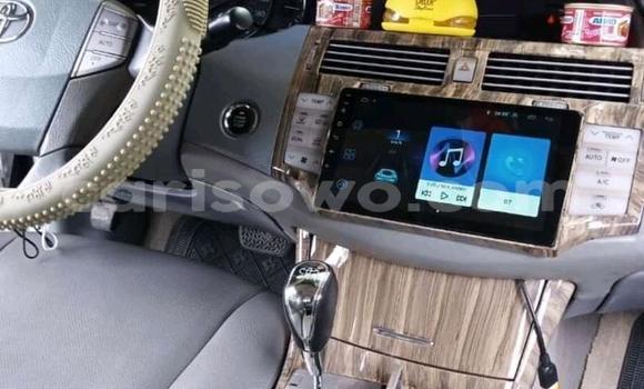 Ra Àlòkù Toyota Avalon funfun Ọkọ̀ in Cotonou ni Benin Ra Àlòkù Toyota Avalon funfun Ọkọ̀ in Cotonou ni Benin