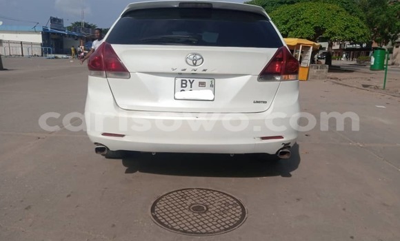 Sayi Na hannu Toyota Venza White Mota in Abomey Calavi a Benin