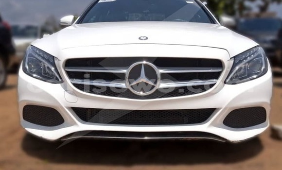 Sayi Na hannu Mercedes-Benz C-klasse White Mota in Cotonou a Benin