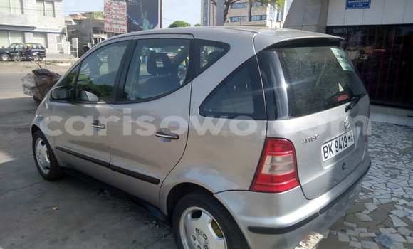 Sayi Na hannu Mercedes-Benz A–Class Azurfa Mota in Cotonou a Benin Sayi Na hannu Mercedes-Benz A–Class Azurfa Mota in Cotonou a Benin