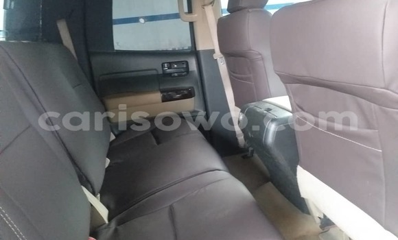 Sayi Na hannu Toyota Tundra Azurfa Mota in Abomey Calavi a Benin Sayi Na hannu Toyota Tundra Azurfa Mota in Abomey Calavi a Benin