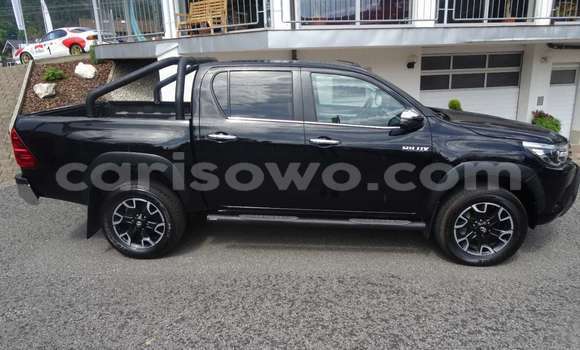 Acheter Import Voiture Toyota Hilux Noir à Abomey Calavi, Benin Acheter Import Voiture Toyota Hilux Noir à Abomey Calavi, Benin