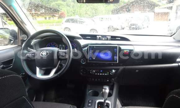 Acheter Import Voiture Toyota Hilux Noir à Abomey Calavi, Benin Acheter Import Voiture Toyota Hilux Noir à Abomey Calavi, Benin