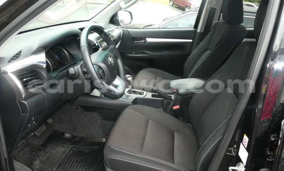 Acheter Import Voiture Toyota Hilux Noir à Abomey Calavi, Benin Acheter Import Voiture Toyota Hilux Noir à Abomey Calavi, Benin