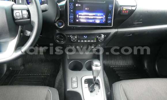 Acheter Import Voiture Toyota Hilux Noir à Abomey Calavi, Benin Acheter Import Voiture Toyota Hilux Noir à Abomey Calavi, Benin