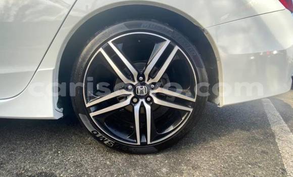 Acheter Import Voiture Honda Accord Blanc à Allada, Benin Acheter Import Voiture Honda Accord Blanc à Allada, Benin