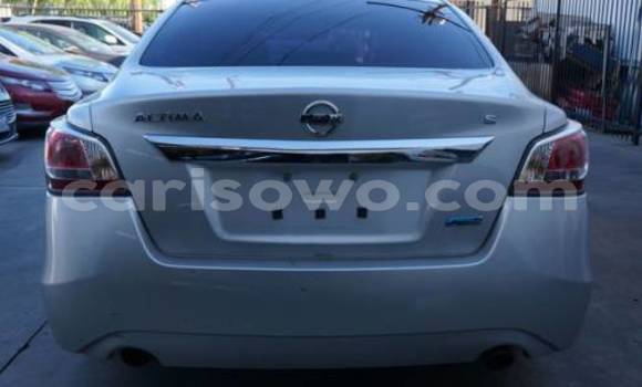 Acheter Import Voiture Nissan Altima Gris à Porto Novo, Benin Acheter Import Voiture Nissan Altima Gris à Porto Novo, Benin