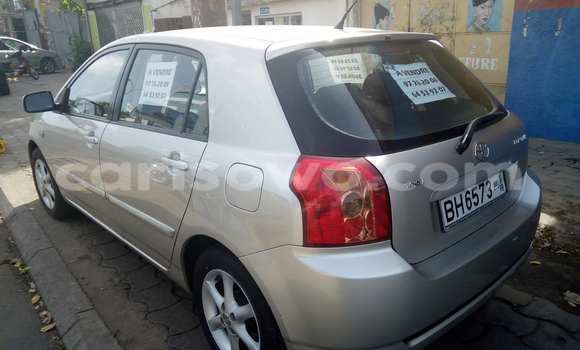 Sayi Na hannu Toyota Corolla Azurfa Mota in Cotonou a Benin Sayi Na hannu Toyota Corolla Azurfa Mota in Cotonou a Benin