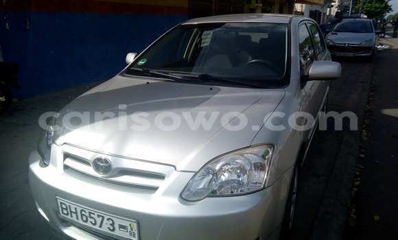 Sayi Na hannu Toyota Corolla Azurfa Mota in Cotonou a Benin Sayi Na hannu Toyota Corolla Azurfa Mota in Cotonou a Benin
