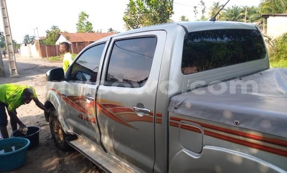 Sayi Na hannu Toyota Hilux Azurfa Mota in Abomey Calavi a Benin Sayi Na hannu Toyota Hilux Azurfa Mota in Abomey Calavi a Benin