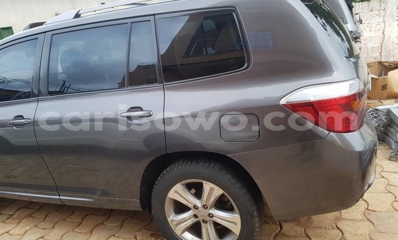Ra Àlòkù Toyota Highlander Silver Ọkọ̀ in Abomey Calavi ni Benin Ra Àlòkù Toyota Highlander Silver Ọkọ̀ in Abomey Calavi ni Benin