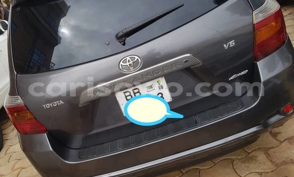 Ra Àlòkù Toyota Highlander Silver Ọkọ̀ in Abomey Calavi ni Benin Ra Àlòkù Toyota Highlander Silver Ọkọ̀ in Abomey Calavi ni Benin