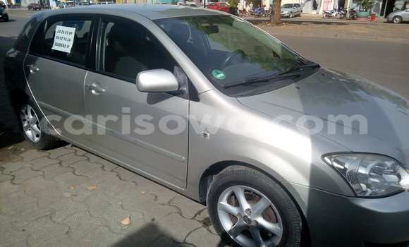 Sayi Na hannu Toyota Corolla Azurfa Mota in Cotonou a Benin Sayi Na hannu Toyota Corolla Azurfa Mota in Cotonou a Benin