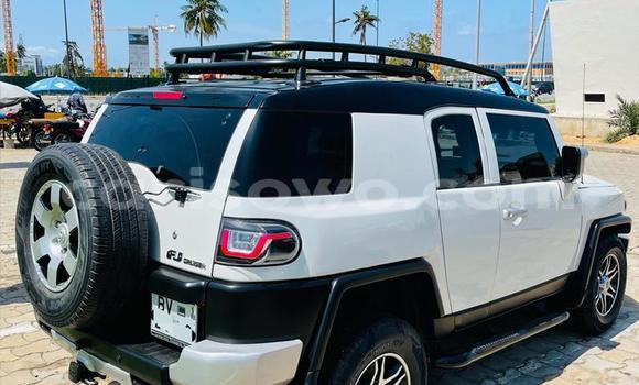 Ra Àlòkù Toyota FJ Cruiser funfun Ọkọ̀ in Abomey Calavi ni Benin Ra Àlòkù Toyota FJ Cruiser funfun Ọkọ̀ in Abomey Calavi ni Benin