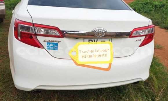Sayi Na hannu Toyota Camry White Mota in Cotonou a Benin