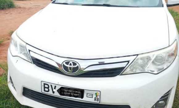 Ra Àlòkù Toyota Camry funfun Ọkọ̀ in Cotonou ni Benin Ra Àlòkù Toyota Camry funfun Ọkọ̀ in Cotonou ni Benin