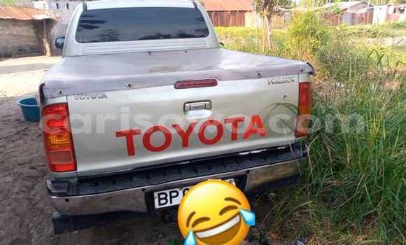 Sayi Na hannu Toyota Hilux Azurfa Mota in Cotonou a Benin