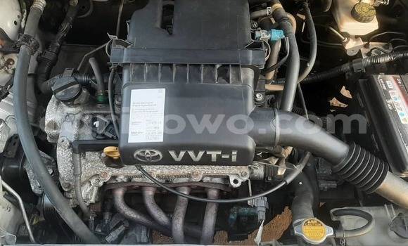 Sayi Na hannu Toyota Yaris Azurfa Mota in Cotonou a Benin Sayi Na hannu Toyota Yaris Azurfa Mota in Cotonou a Benin