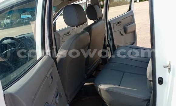 Sayi Na hannu Toyota Hilux White Mota in Cotonou a Benin Sayi Na hannu Toyota Hilux White Mota in Cotonou a Benin