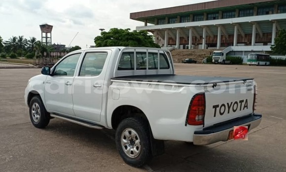 Sayi Na hannu Toyota Hilux White Mota in Cotonou a Benin Sayi Na hannu Toyota Hilux White Mota in Cotonou a Benin