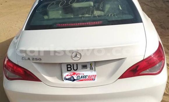 Ra Àlòkù Mercedes-Benz CLA-klasse funfun Ọkọ̀ in Cotonou ni Benin