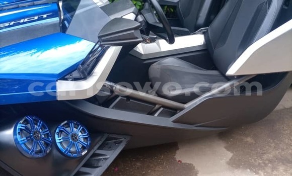 Sayi Na hannu Polaris SLINGSHOT Blue Motsi in Cotonou a Benin