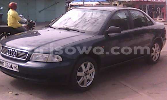 Sayi Na hannu Audi A4 Black Mota in Savalou a Benin