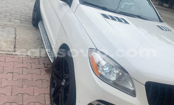 Sayi Na hannu Mercedes-Benz ML–Class White Mota in Cotonou a Benin Sayi Na hannu Mercedes-Benz ML–Class White Mota in Cotonou a Benin