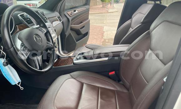 Sayi Na hannu Mercedes-Benz ML–Class White Mota in Cotonou a Benin Sayi Na hannu Mercedes-Benz ML–Class White Mota in Cotonou a Benin