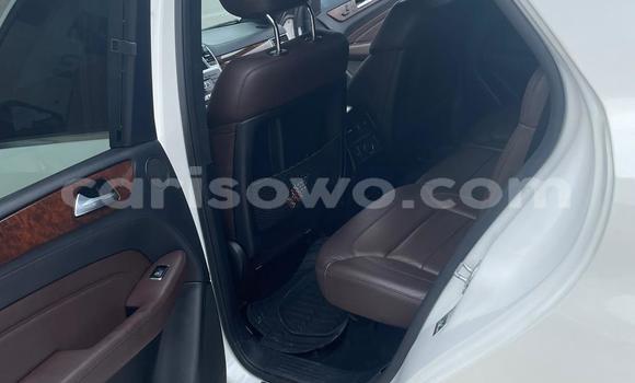 Sayi Na hannu Mercedes-Benz ML–Class White Mota in Cotonou a Benin Sayi Na hannu Mercedes-Benz ML–Class White Mota in Cotonou a Benin
