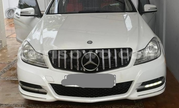 Acheter Occasion Voiture Mercedes-Benz C-klasse Blanc à Cotonou, Benin Acheter Occasion Voiture Mercedes-Benz C-klasse Blanc à Cotonou, Benin