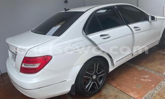 Acheter Occasion Voiture Mercedes-Benz C-klasse Blanc à Cotonou, Benin Acheter Occasion Voiture Mercedes-Benz C-klasse Blanc à Cotonou, Benin