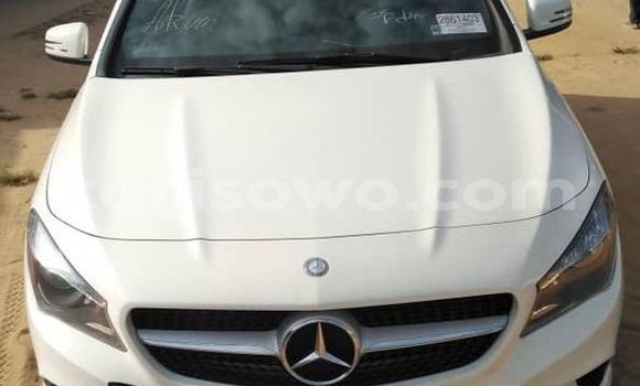 Ra Àlòkù Mercedes-Benz CLA-klasse funfun Ọkọ̀ in Cotonou ni Benin