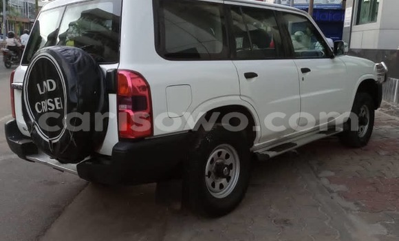 Ra Àlòkù Nissan Patrol funfun Ọkọ̀ in Cotonou ni Benin