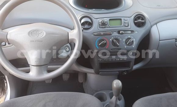 Ra Àlòkù Toyota Yaris Silver Ọkọ̀ in Abomey Calavi ni Benin Ra Àlòkù Toyota Yaris Silver Ọkọ̀ in Abomey Calavi ni Benin