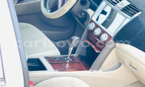 Sayi Na hannu Toyota Camry (Japan) White Mota in Abomey Calavi a Benin Sayi Na hannu Toyota Camry (Japan) White Mota in Abomey Calavi a Benin