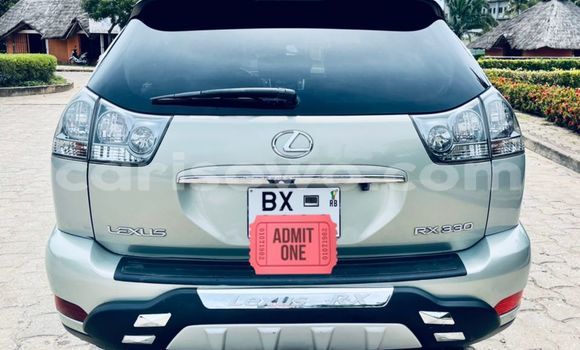 Ra Àlòkù Lexus RX 330 funfun Ọkọ̀ in Abomey Calavi ni Benin