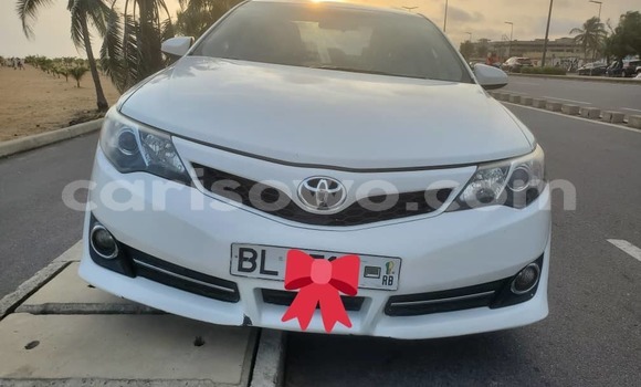 Sayi Na hannu Toyota Camry White Mota in Cotonou a Benin