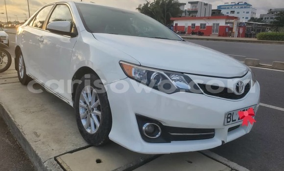 Ra Àlòkù Toyota Camry funfun Ọkọ̀ in Cotonou ni Benin Ra Àlòkù Toyota Camry funfun Ọkọ̀ in Cotonou ni Benin