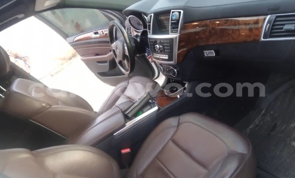 Ra Àlòkù Mercedes-Benz ML–Class funfun Ọkọ̀ in Abomey Calavi ni Benin Ra Àlòkù Mercedes-Benz ML–Class funfun Ọkọ̀ in Abomey Calavi ni Benin