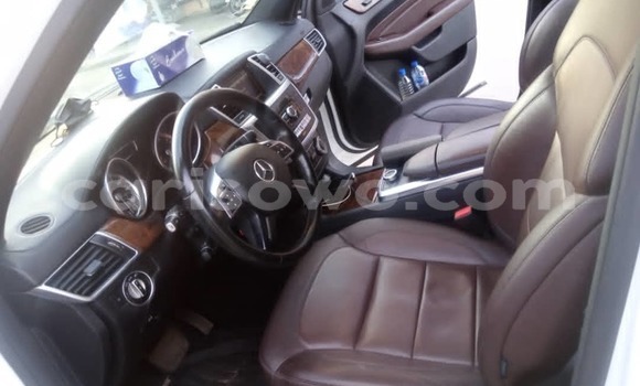 Ra Àlòkù Mercedes-Benz ML–Class funfun Ọkọ̀ in Abomey Calavi ni Benin Ra Àlòkù Mercedes-Benz ML–Class funfun Ọkọ̀ in Abomey Calavi ni Benin